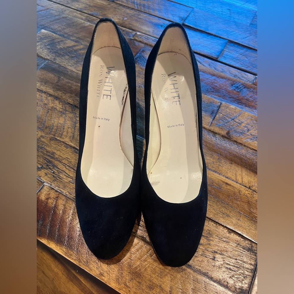 Elegant Black Suede Heels with Rounded Toe